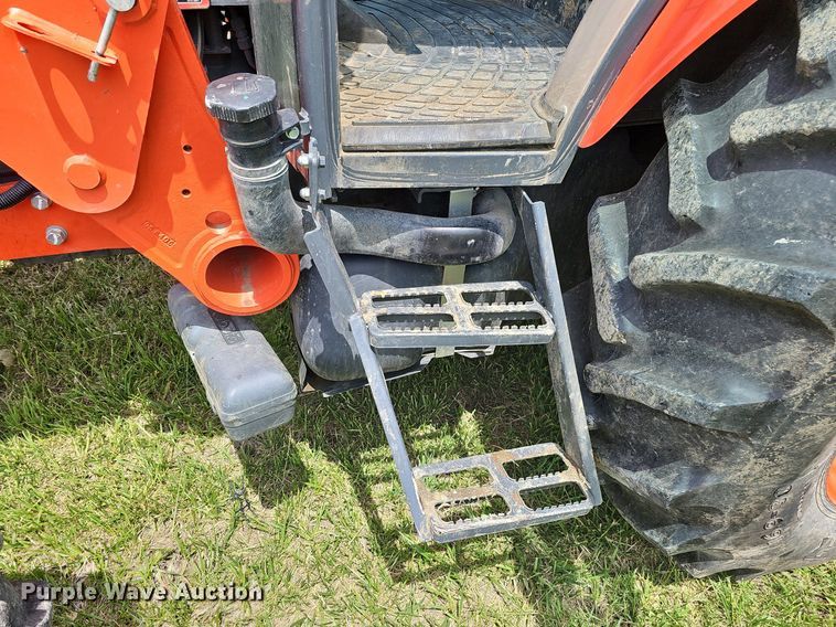 image for item DO4385 Kubota M7060D  MFWD tractor