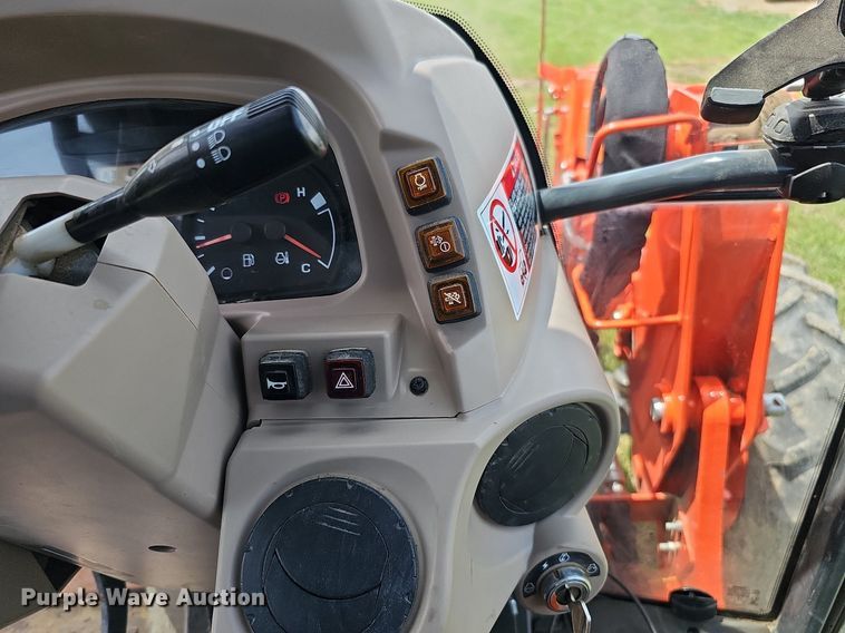 image for item DO4385 Kubota M7060D  MFWD tractor