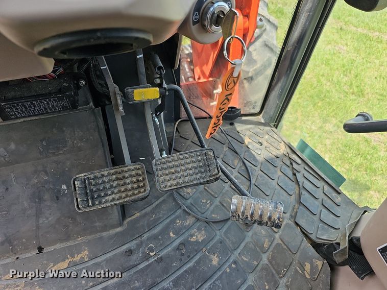 image for item DO4385 Kubota M7060D  MFWD tractor