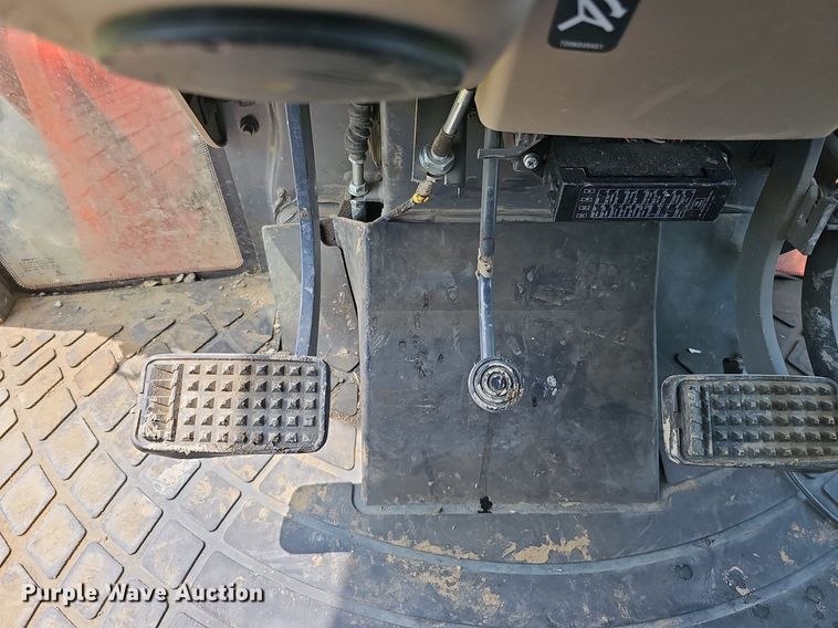 image for item DO4385 Kubota M7060D  MFWD tractor