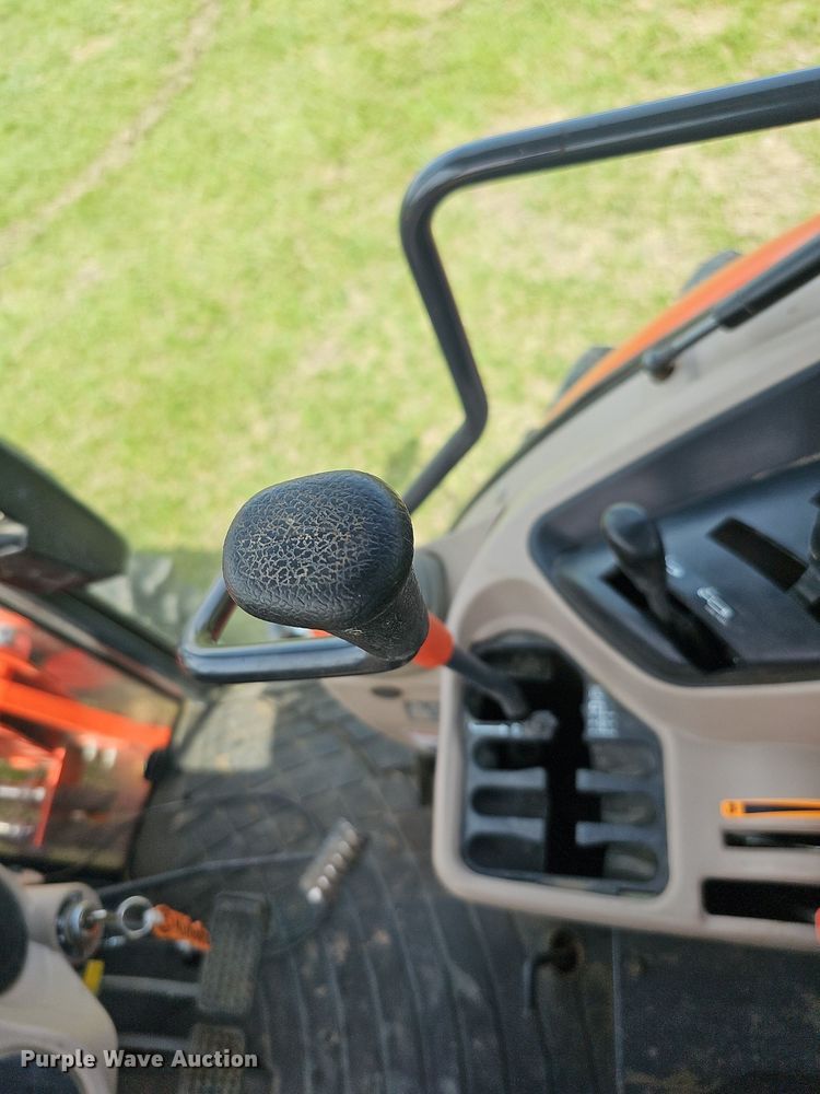 image for item DO4385 Kubota M7060D  MFWD tractor