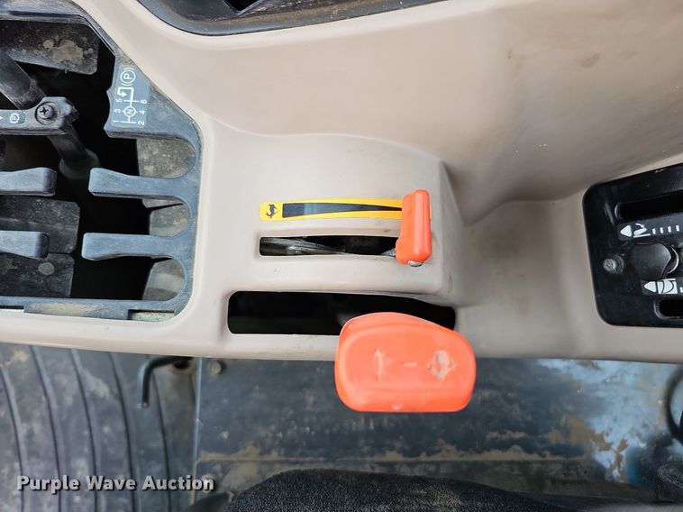 image for item DO4385 Kubota M7060D  MFWD tractor