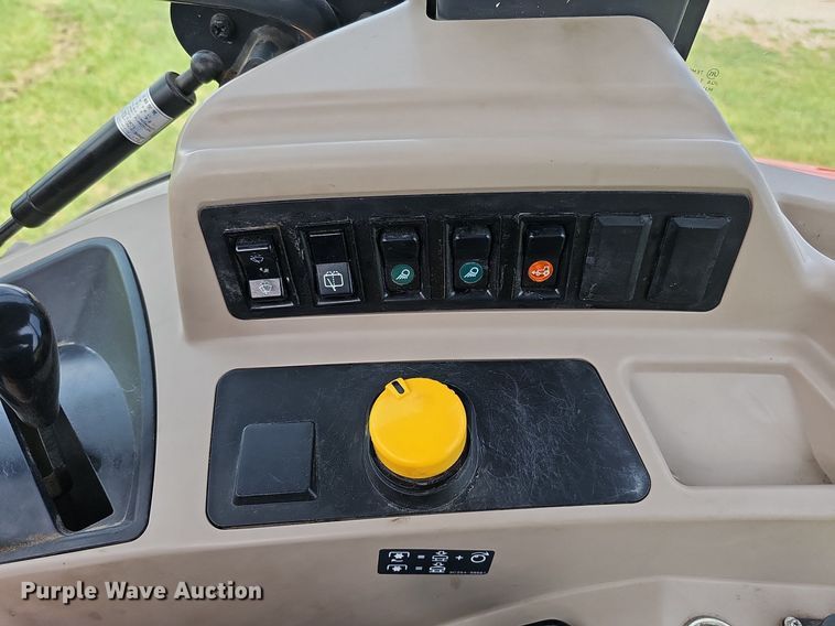 image for item DO4385 Kubota M7060D  MFWD tractor