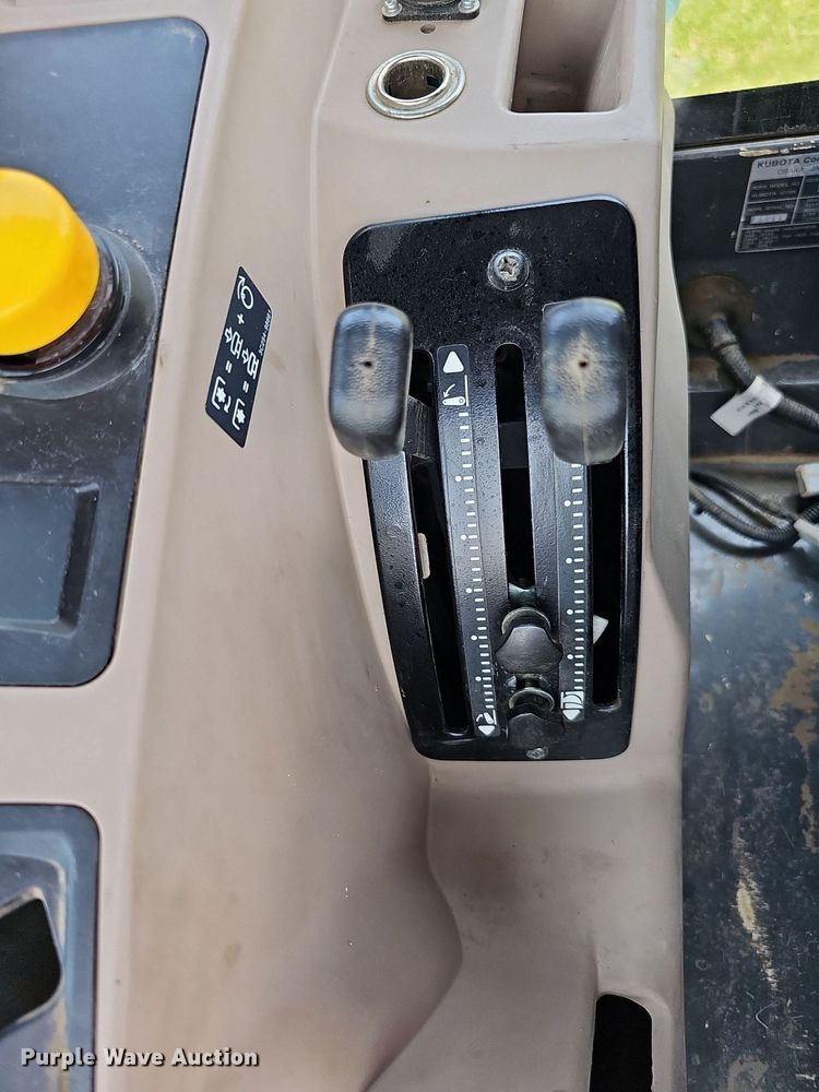 image for item DO4385 Kubota M7060D  MFWD tractor