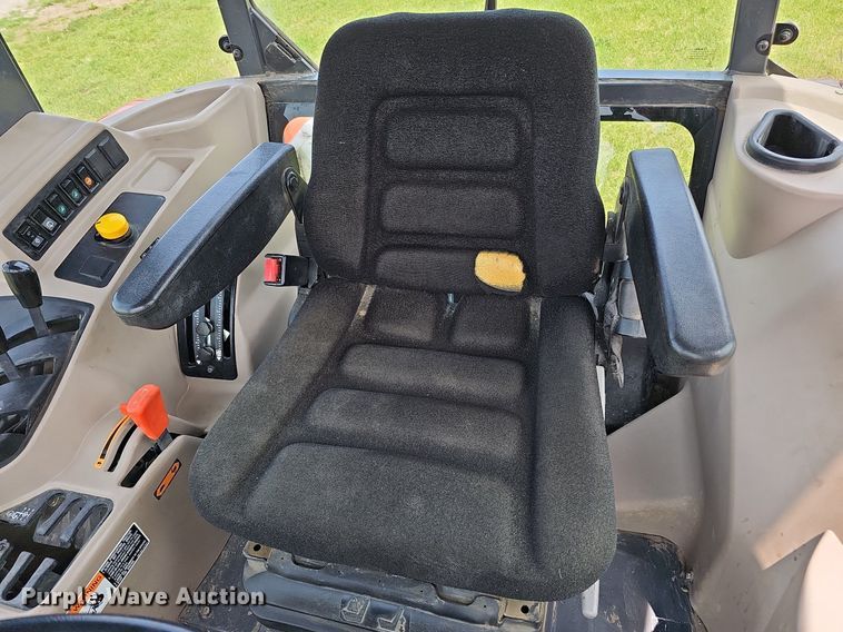 image for item DO4385 Kubota M7060D  MFWD tractor