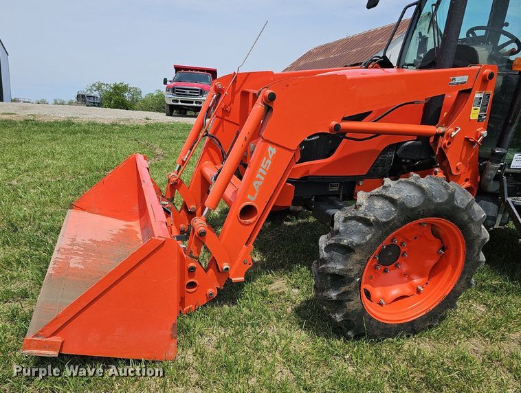 image for item DO4385 Kubota M7060D  MFWD tractor