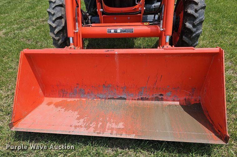 image for item DO4385 Kubota M7060D  MFWD tractor
