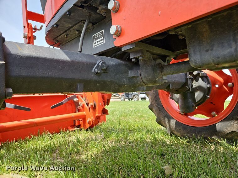 image for item DO4385 Kubota M7060D  MFWD tractor