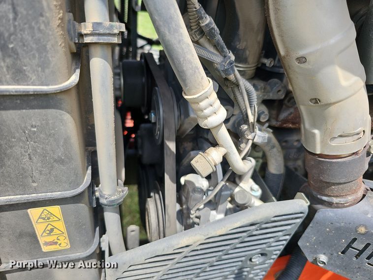 image for item DO4385 Kubota M7060D  MFWD tractor