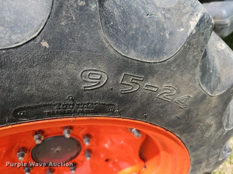 image for item DO4385 Kubota M7060D  MFWD tractor