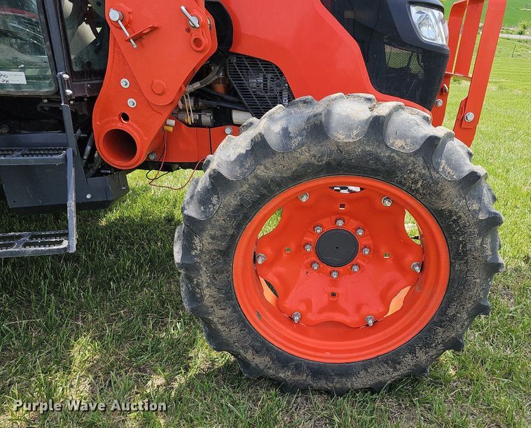 image for item DO4385 Kubota M7060D  MFWD tractor