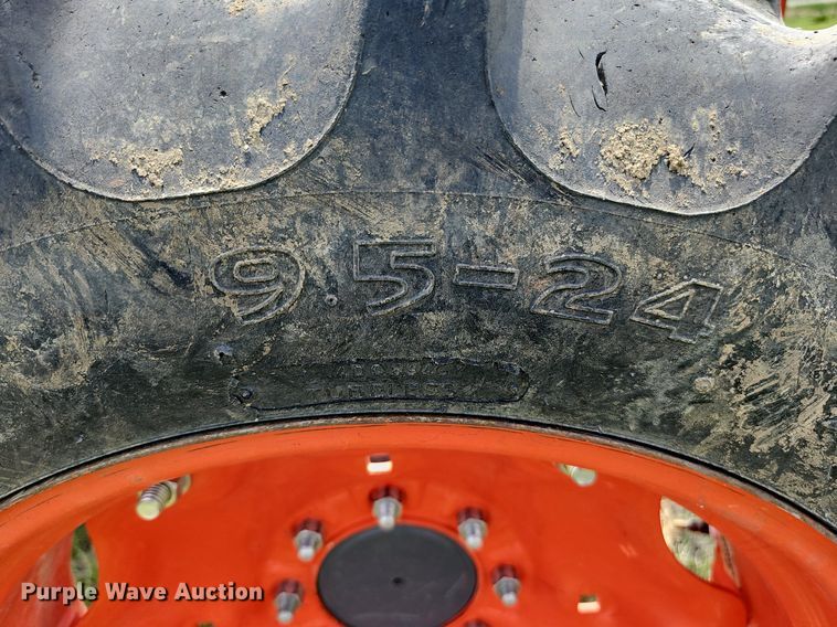 image for item DO4385 Kubota M7060D  MFWD tractor