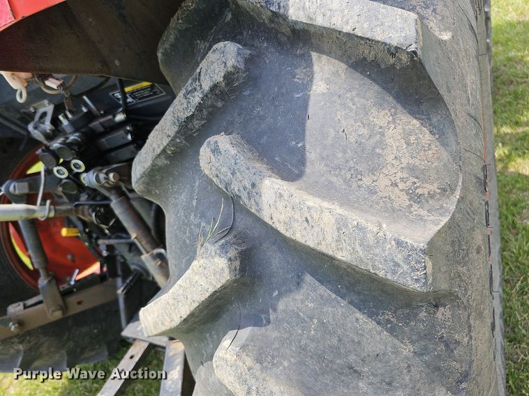 image for item DO4385 Kubota M7060D  MFWD tractor