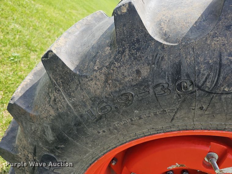 image for item DO4385 Kubota M7060D  MFWD tractor