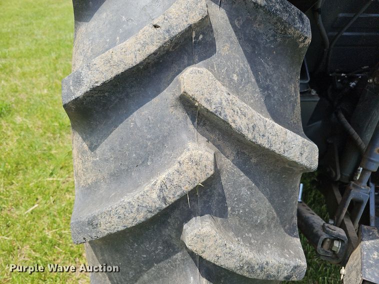 image for item DO4385 Kubota M7060D  MFWD tractor