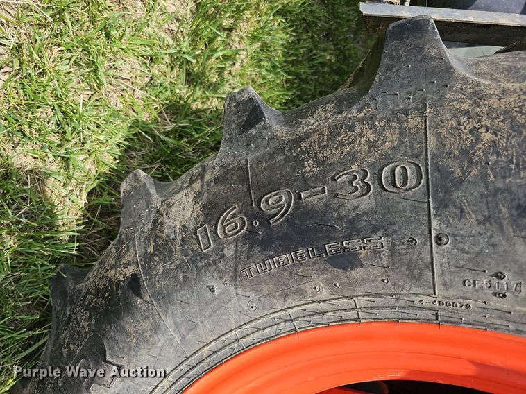 image for item DO4385 Kubota M7060D  MFWD tractor