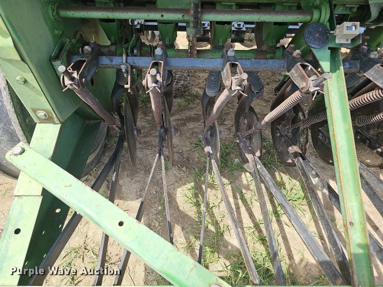 image for item DO4386 John Deere 8350  grain drill