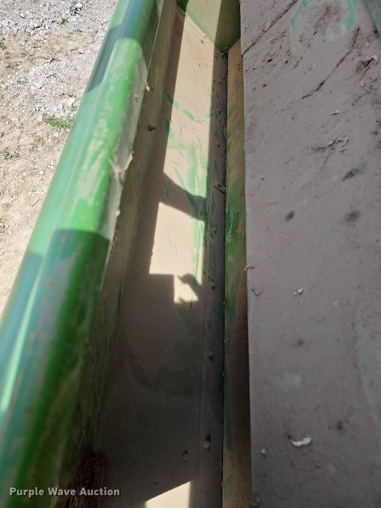 image for item DO4386 John Deere 8350  grain drill