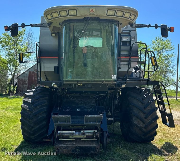 image for item DO4938 2006 Gleaner R65  combine