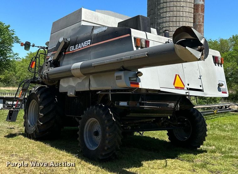 image for item DO4938 2006 Gleaner R65  combine