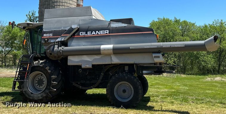 image for item DO4938 2006 Gleaner R65  combine