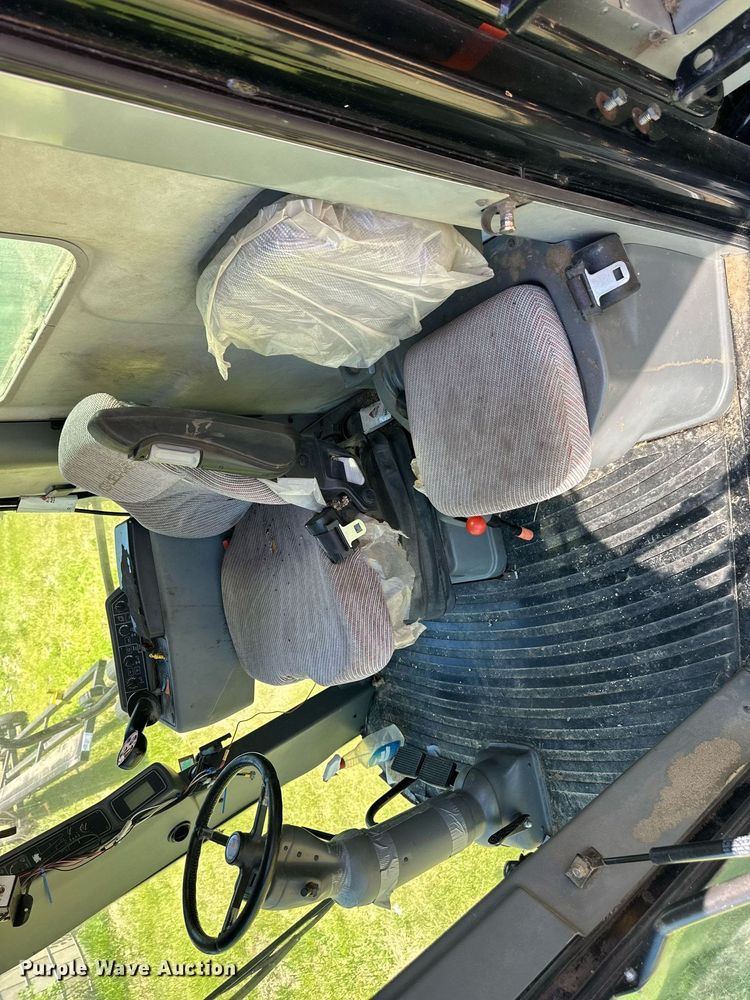 image for item DO4938 2006 Gleaner R65  combine