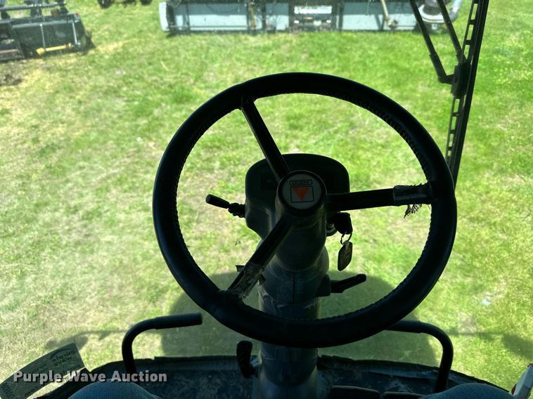 image for item DO4938 2006 Gleaner R65  combine