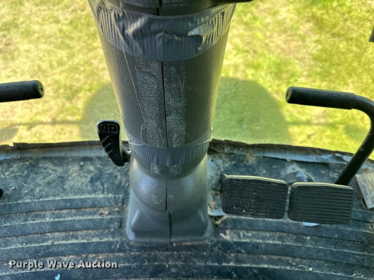 image for item DO4938 2006 Gleaner R65  combine