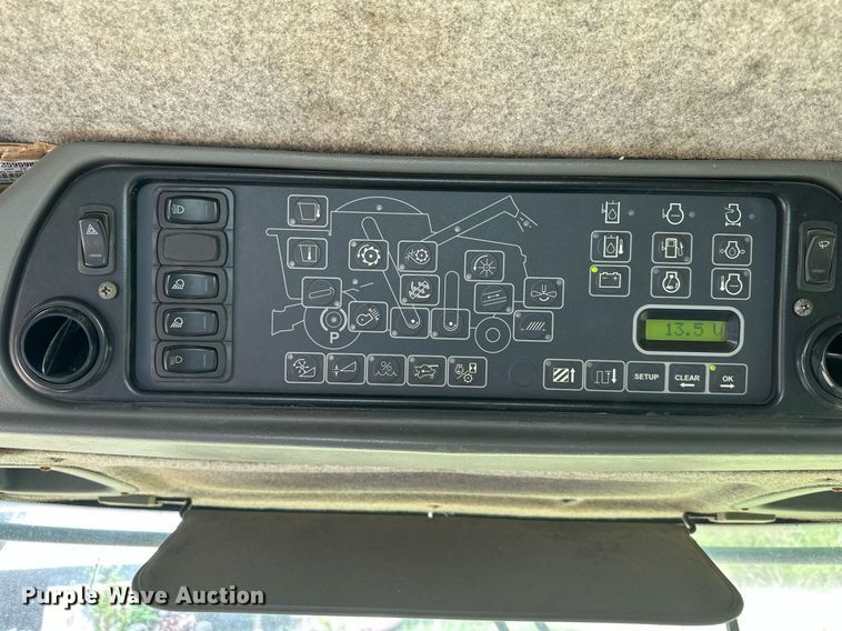 image for item DO4938 2006 Gleaner R65  combine