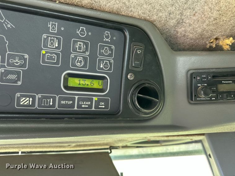 image for item DO4938 2006 Gleaner R65  combine