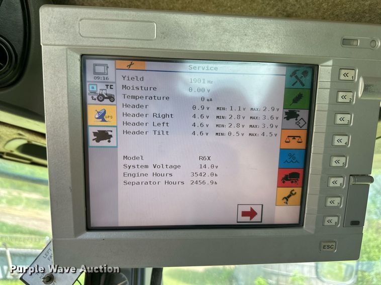 image for item DO4938 2006 Gleaner R65  combine