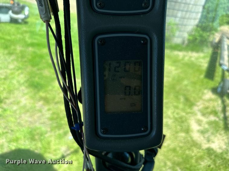 image for item DO4938 2006 Gleaner R65  combine