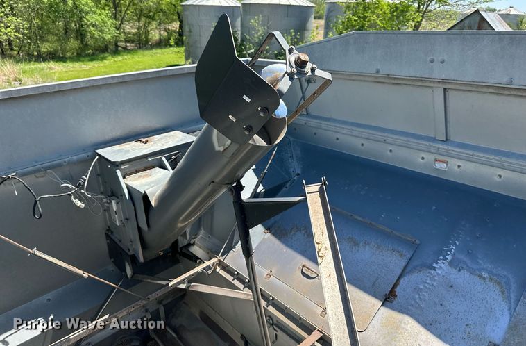 image for item DO4938 2006 Gleaner R65  combine