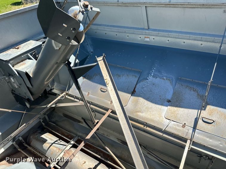 image for item DO4938 2006 Gleaner R65  combine