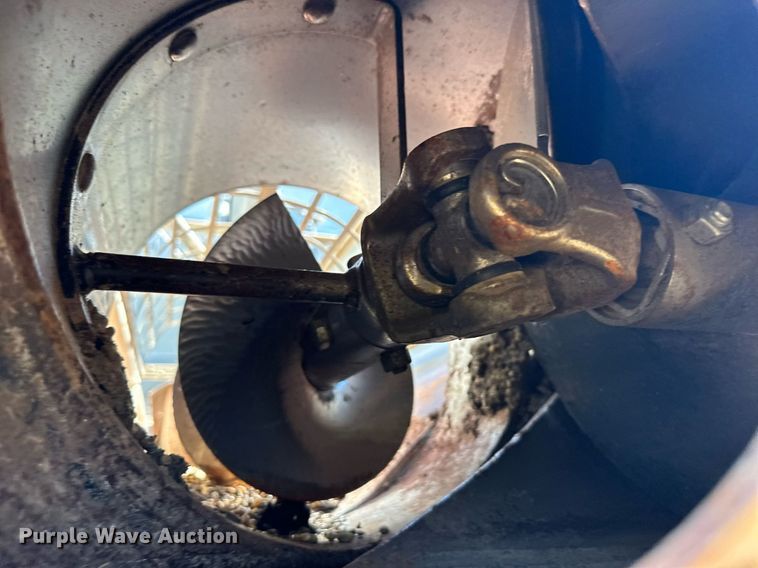 image for item DO4938 2006 Gleaner R65  combine