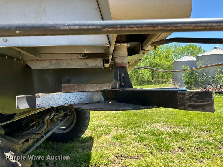 image for item DO4938 2006 Gleaner R65  combine