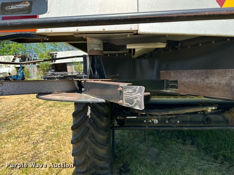 image for item DO4938 2006 Gleaner R65  combine