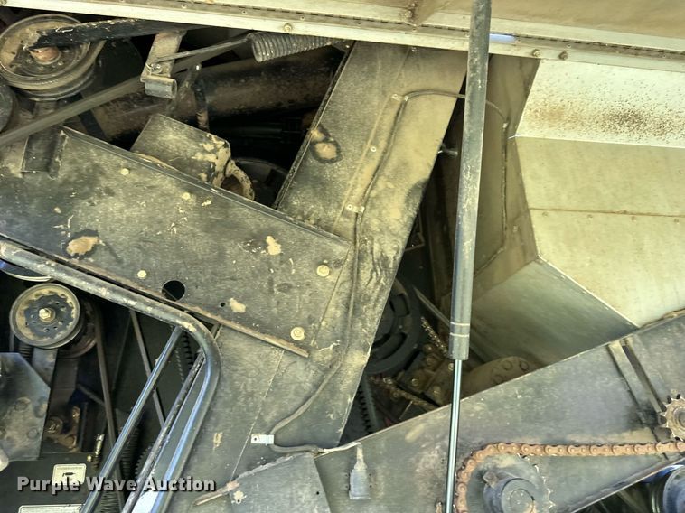 image for item DO4938 2006 Gleaner R65  combine