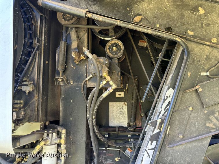 image for item DO4938 2006 Gleaner R65  combine