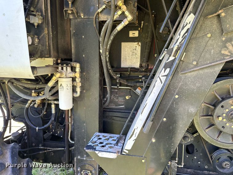 image for item DO4938 2006 Gleaner R65  combine