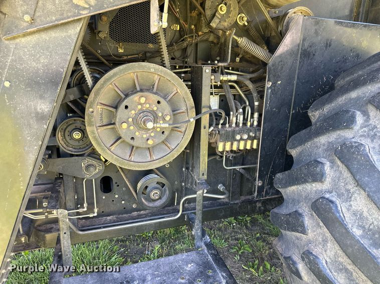 image for item DO4938 2006 Gleaner R65  combine