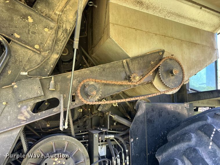 image for item DO4938 2006 Gleaner R65  combine