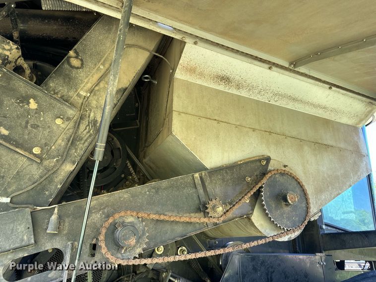 image for item DO4938 2006 Gleaner R65  combine