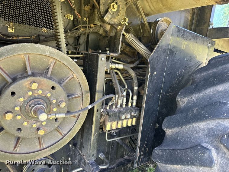 image for item DO4938 2006 Gleaner R65  combine