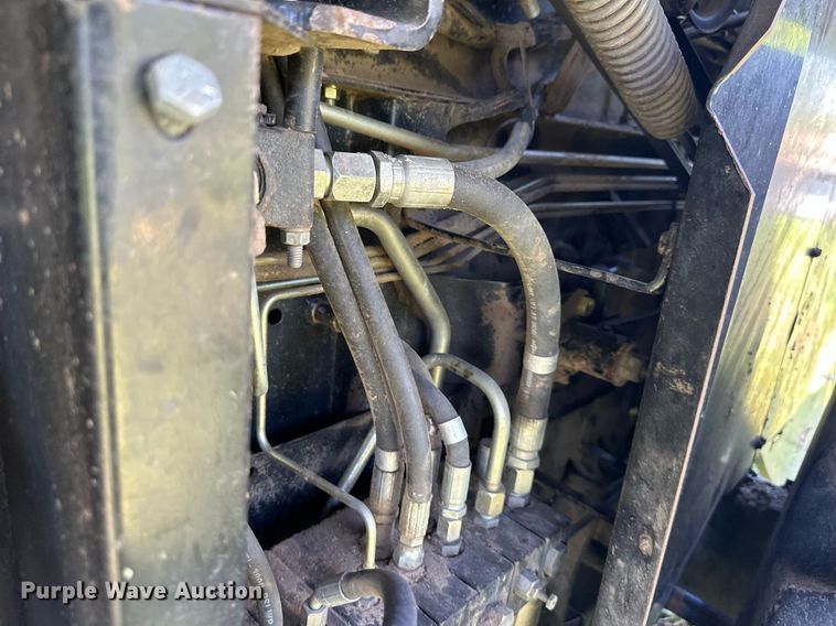 image for item DO4938 2006 Gleaner R65  combine