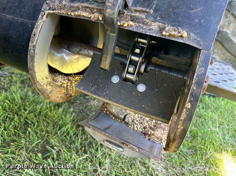 image for item DO4938 2006 Gleaner R65  combine