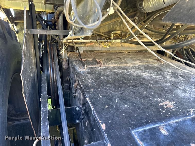 image for item DO4938 2006 Gleaner R65  combine