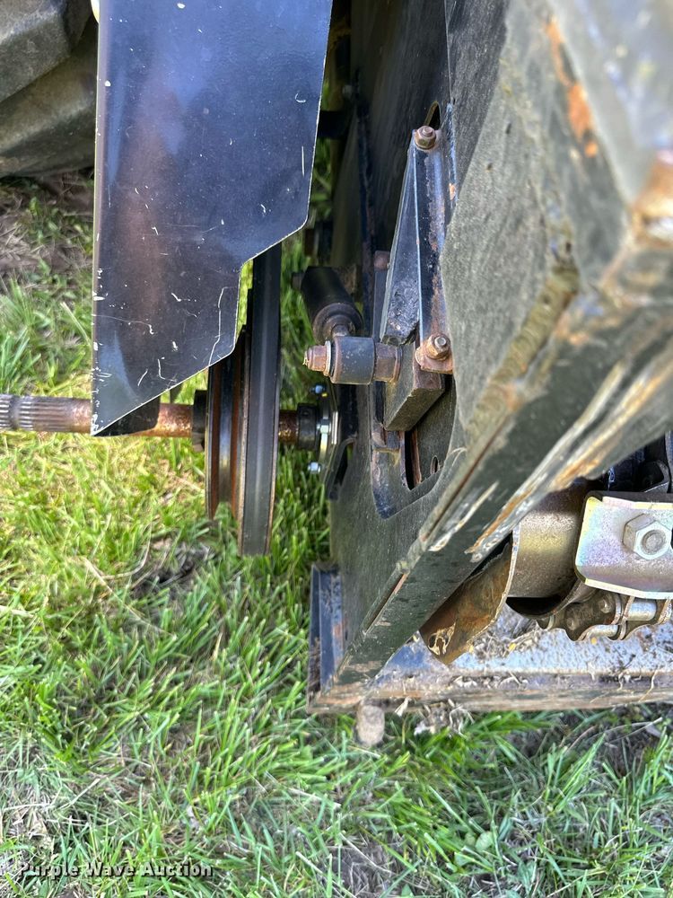 image for item DO4938 2006 Gleaner R65  combine