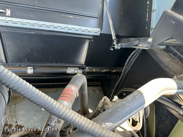 image for item DO4938 2006 Gleaner R65  combine