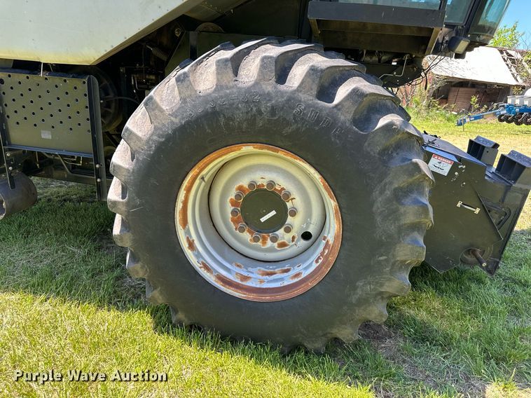 image for item DO4938 2006 Gleaner R65  combine